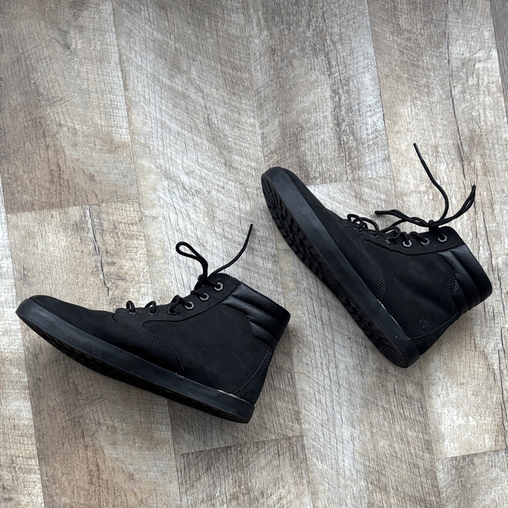 women’s Black High-Top timberland Sneakers - Picture 2 of 10